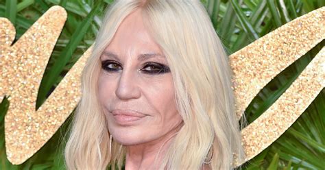 How to pronounce DONATELLA VERSACE 